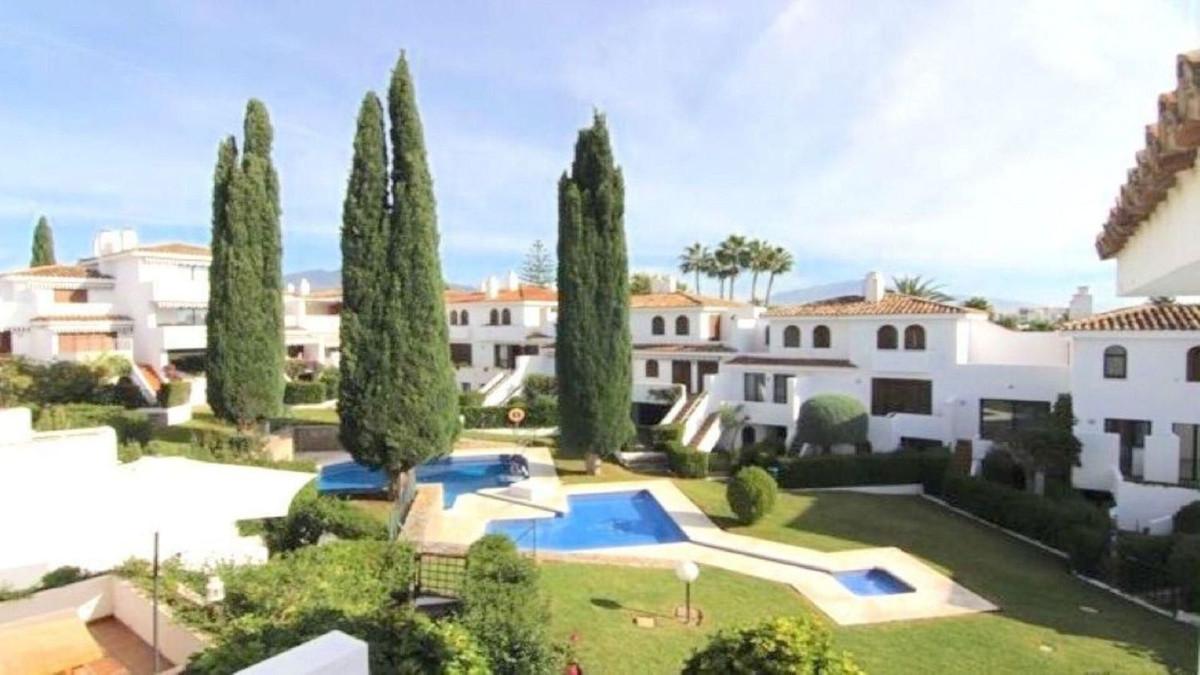 Villa Semi Detached in Estepona