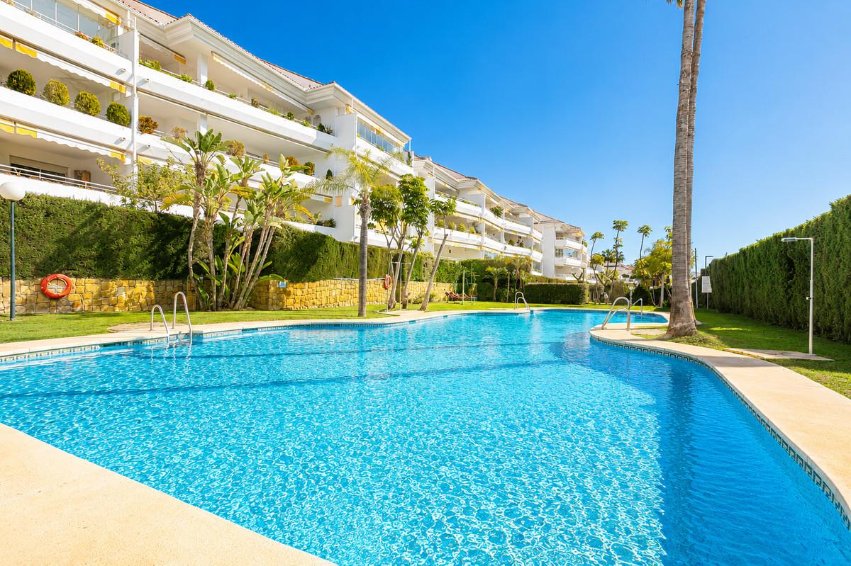 Apartment Penthouse Duplex in Guadalmina Baja
