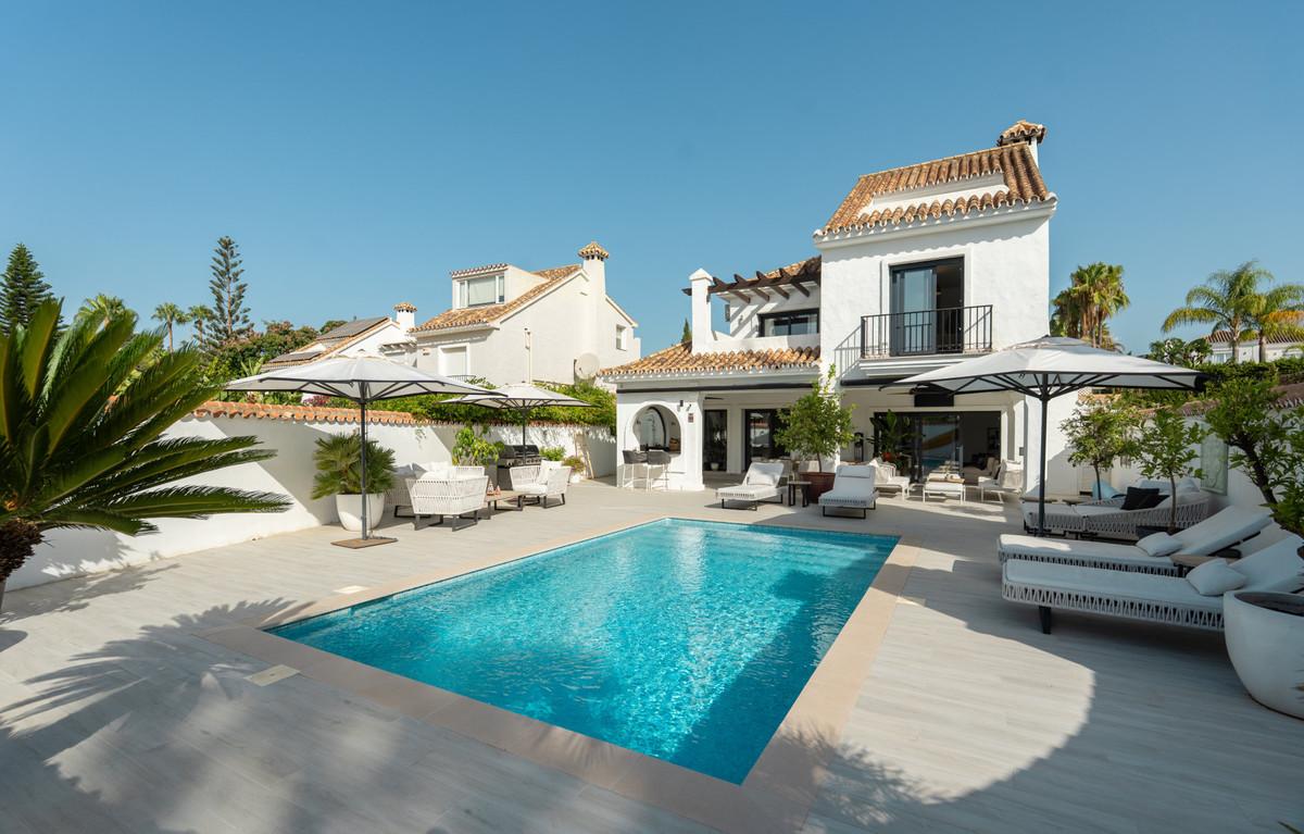 Villa Detached in Nueva Andaluc&iacute;a