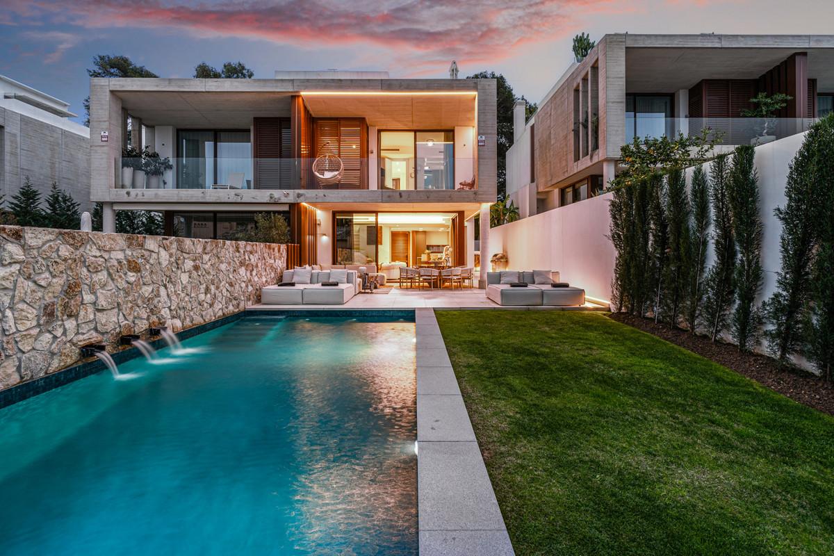 Villa Semi Detached in The Golden Mile