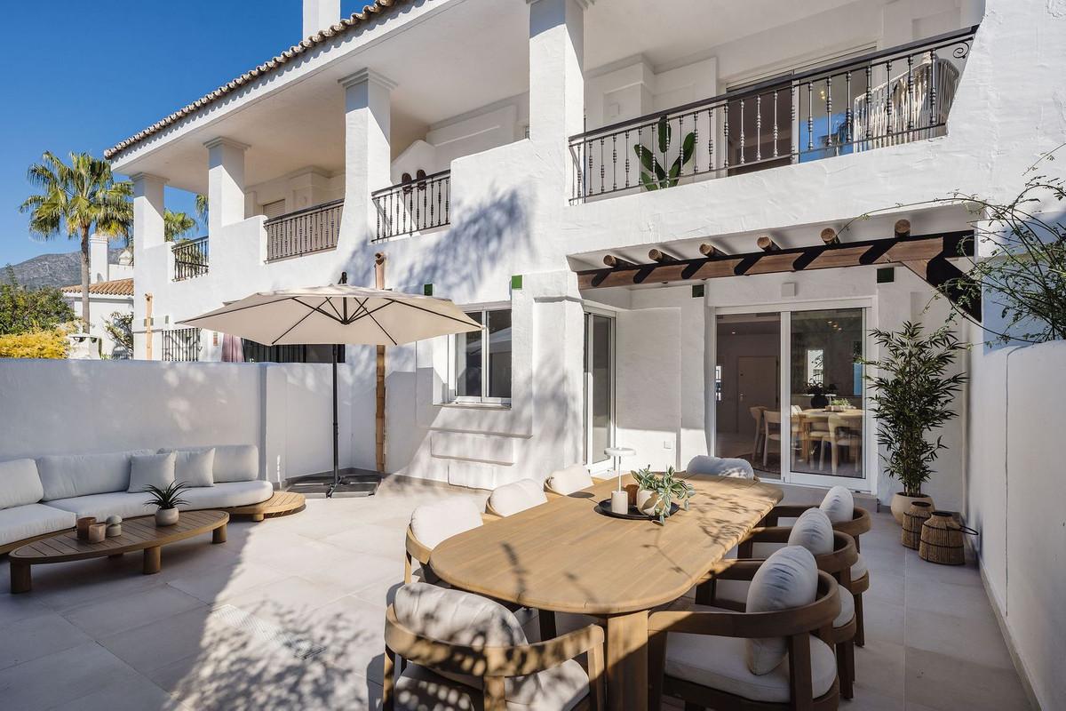 Townhouse Terraced in Nueva Andaluc&iacute;a