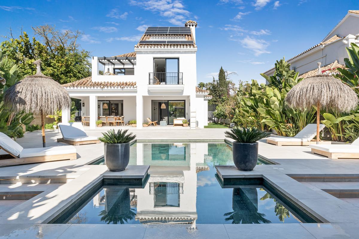 Villa Detached in Nueva Andaluc&iacute;a