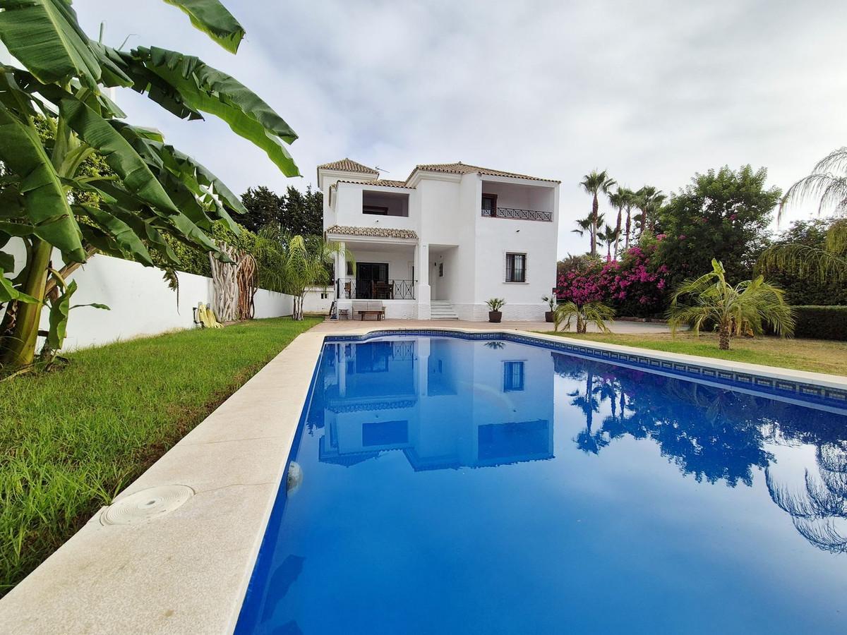 Villa Detached in Guadalmina Baja
