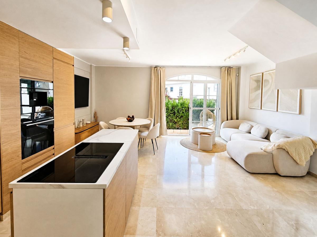 Villa Semi Detached in La Duquesa