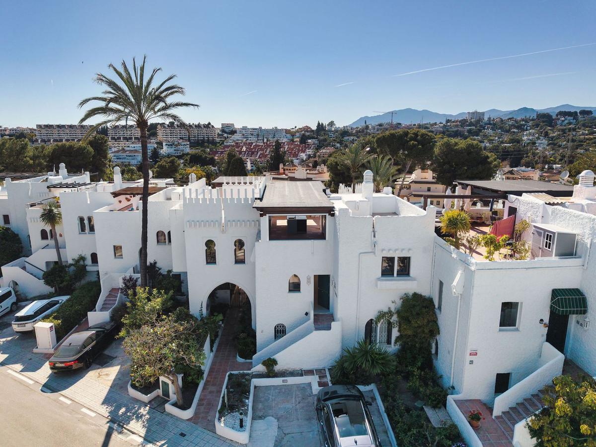 Apartment Penthouse in Nueva Andaluc&iacute;a