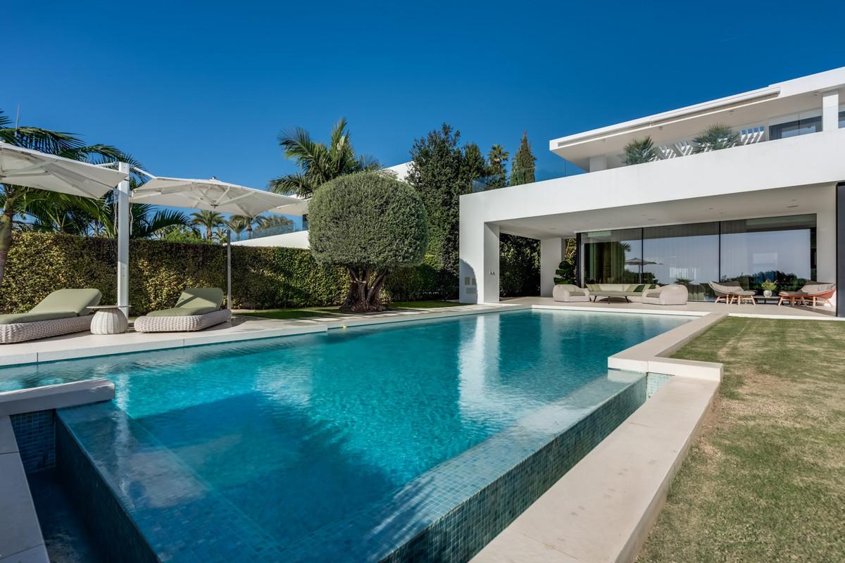 Villa Detached in The Golden Mile