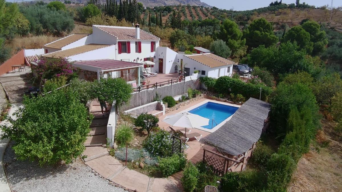Commercial Bed and Breakfast in Villanueva De La Concepcion