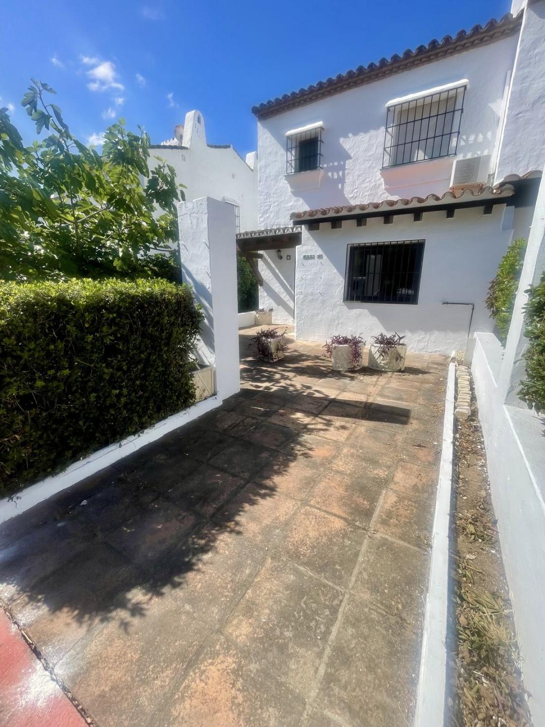 Villa Semi Detached in La Duquesa