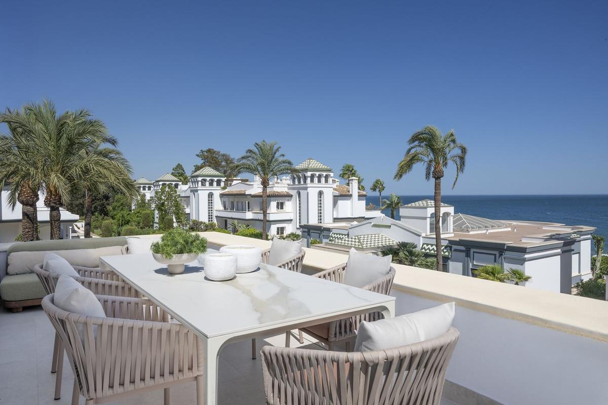 Apartment Penthouse in New Golden Mile