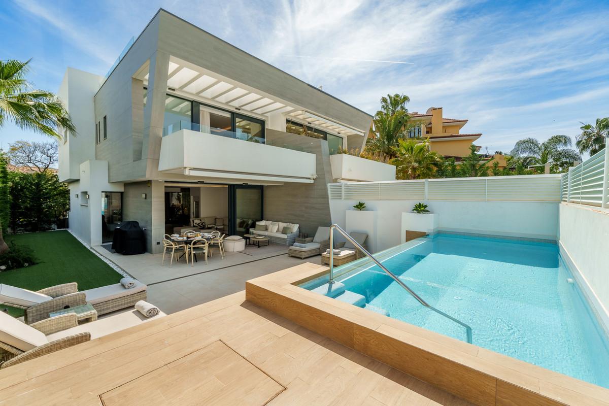 Villa Semi Detached in Puerto Ban&uacute;s