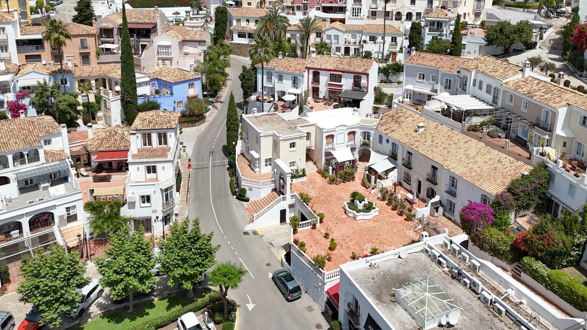 Townhouse Terraced in Benahav&iacute;s