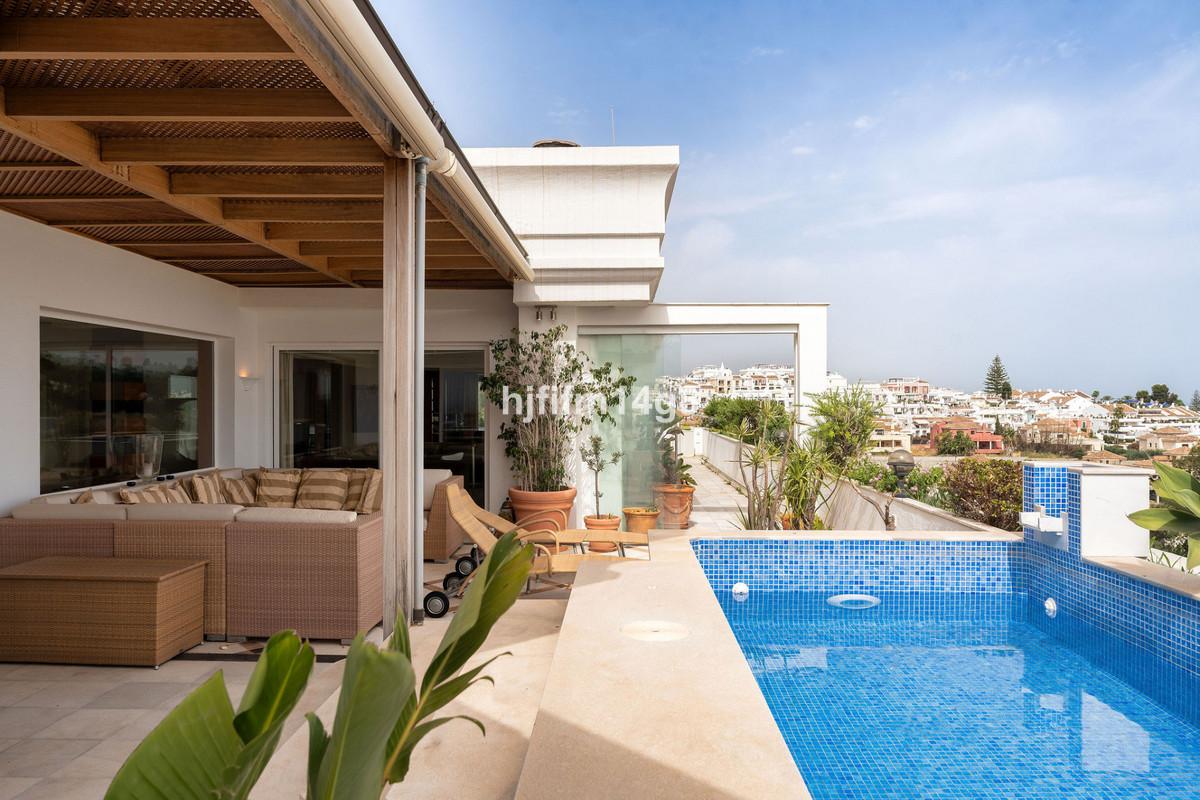 Apartment Penthouse in Nueva Andaluc&iacute;a