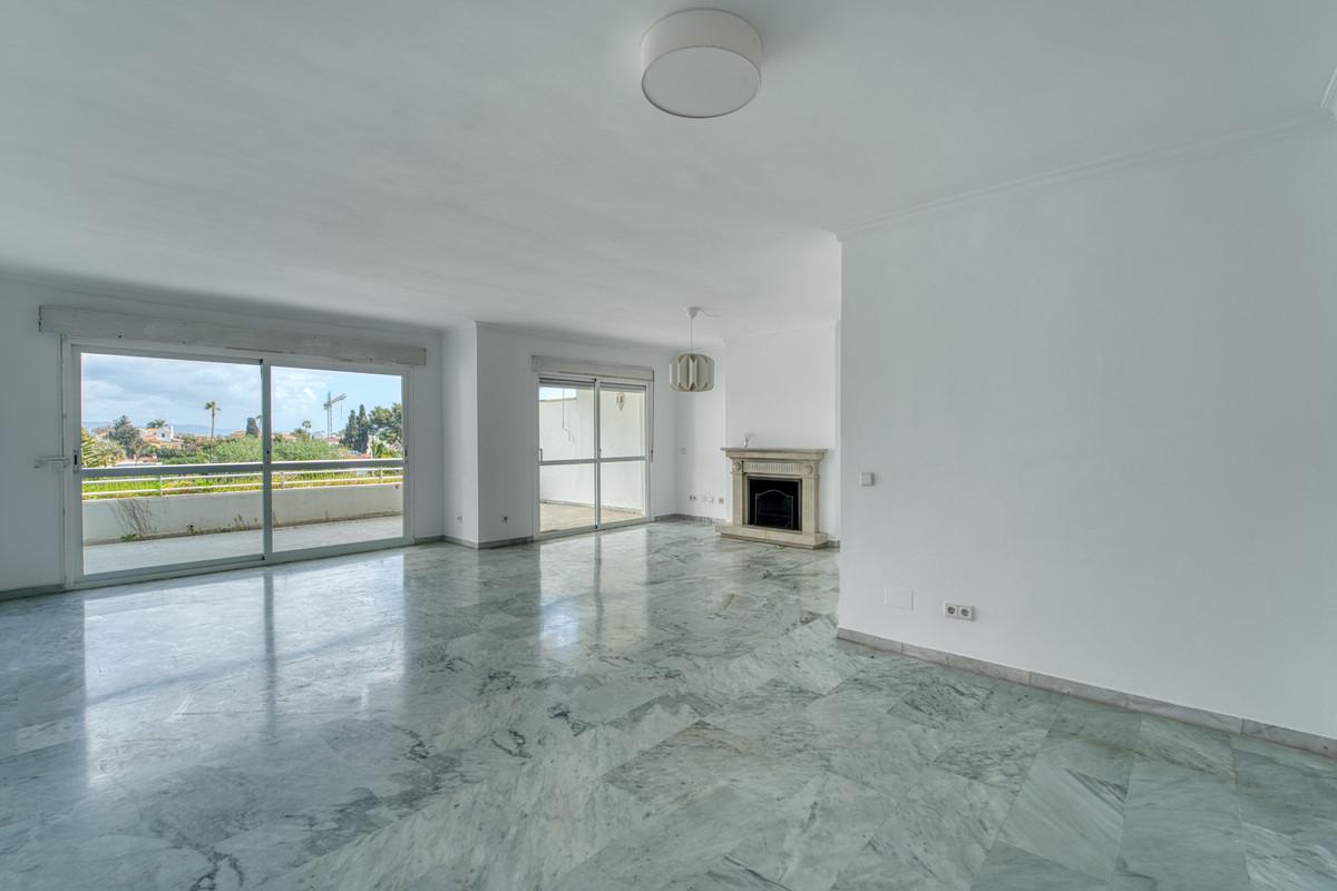 Apartment Penthouse Duplex in Guadalmina Baja