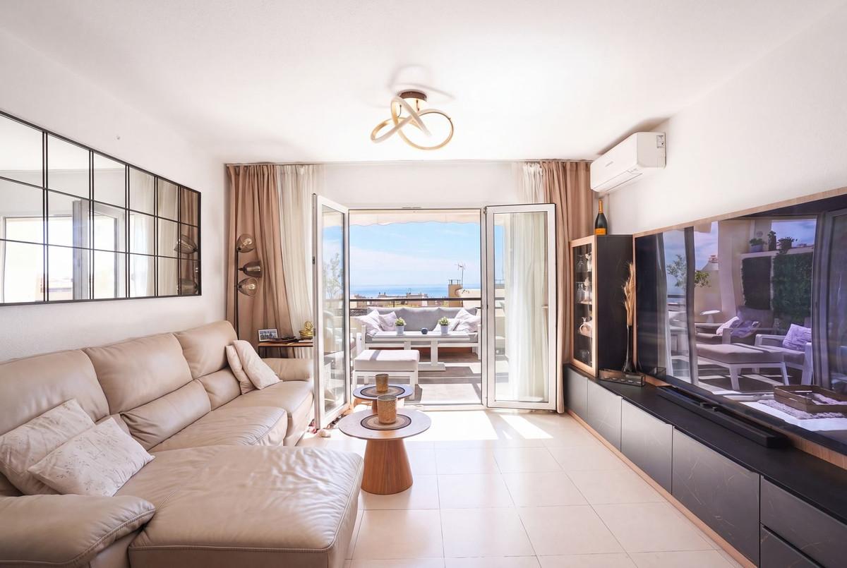 Apartment Penthouse in Calahonda