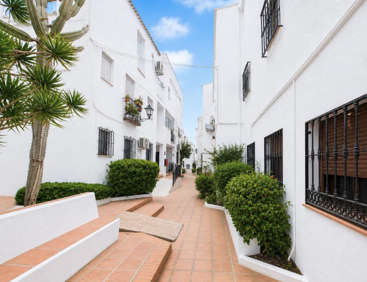 Apartment Middle Floor in La Duquesa