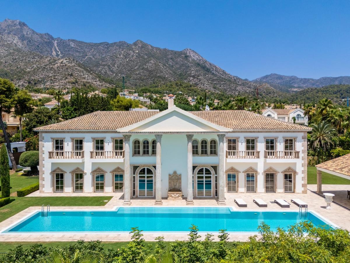 Villa Detached in Sierra Blanca