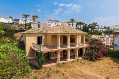 R5472985, Villa Detached in Estepona