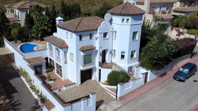 R5476765, Villa Detached in Co&iacute;n