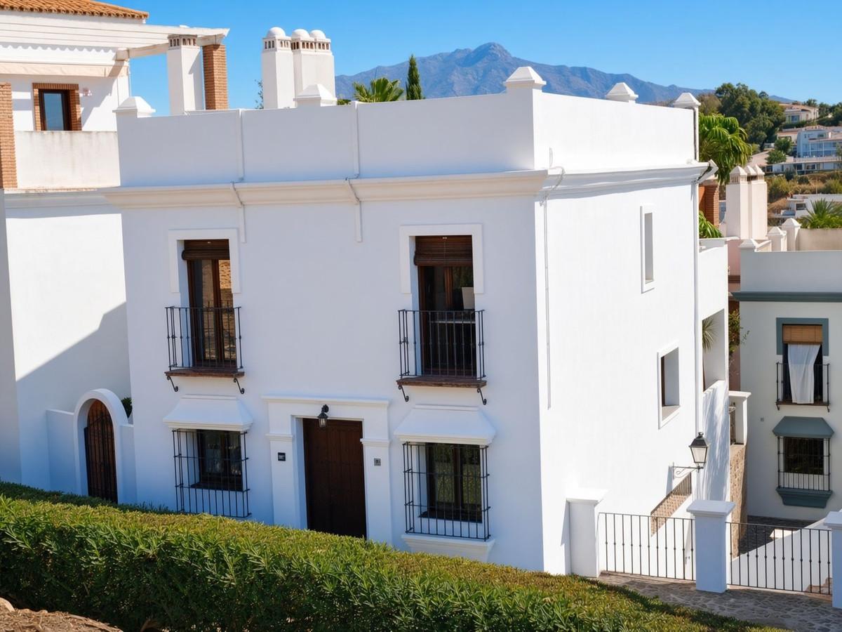 Townhouse Semi Detached in El Paraiso