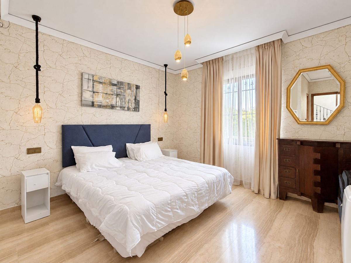 Villa Detached in Guadalmina Baja