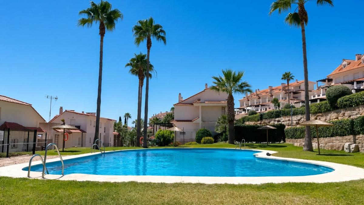 Apartment Middle Floor in La Duquesa