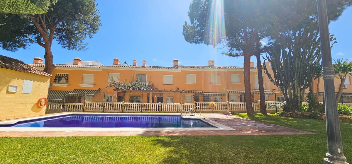 Villa Semi Detached in San Luis de Sabinillas
