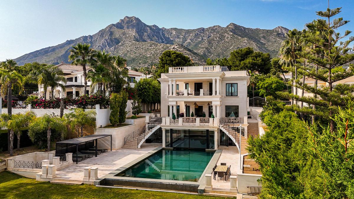 Villa Detached in Sierra Blanca