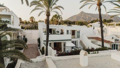 R5352748, Villa Semi Detached in The Golden Mile