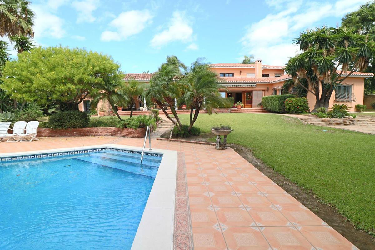 Villa Detached in El Paraiso