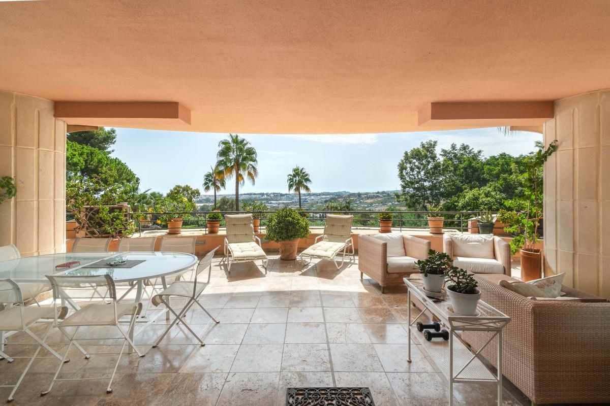 Apartment Middle Floor in Nueva Andaluc&iacute;a
