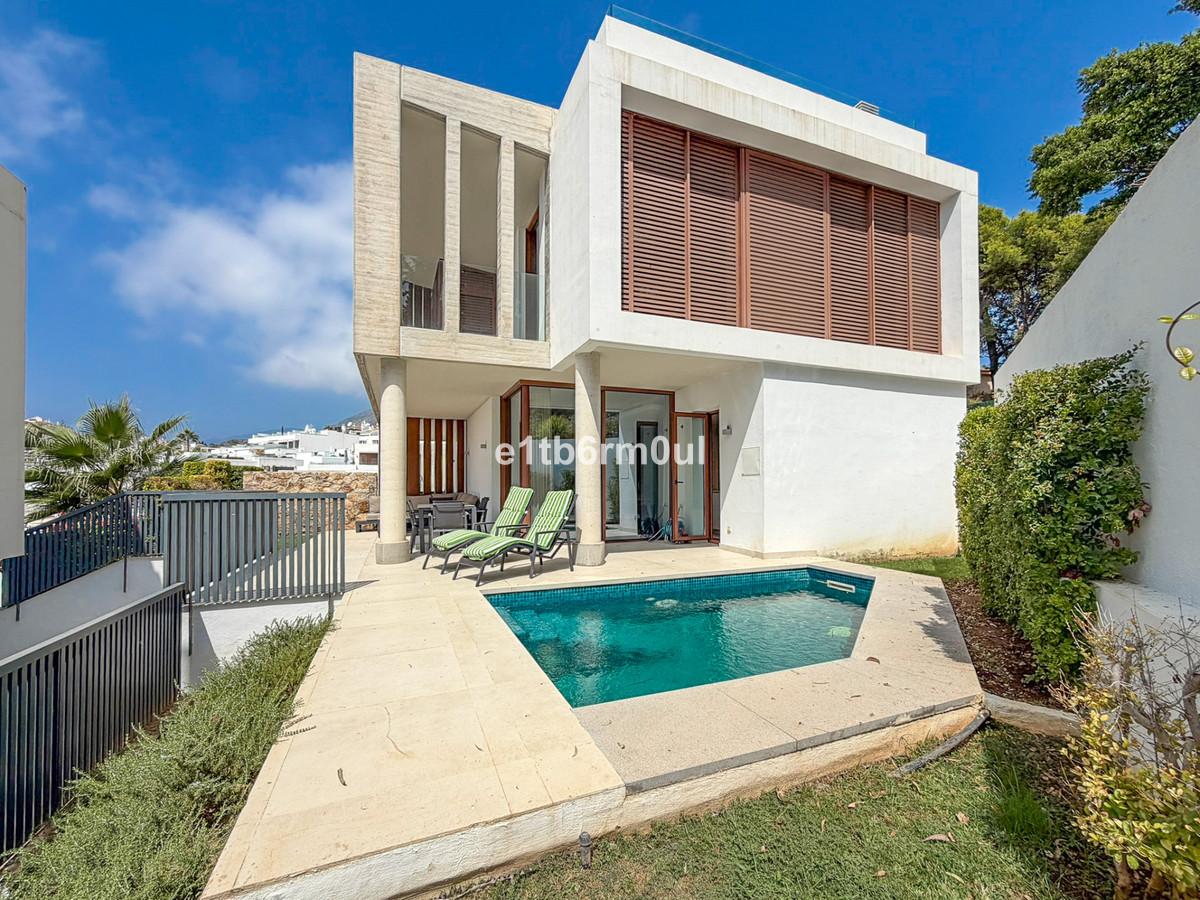 Villa Semi Detached in The Golden Mile