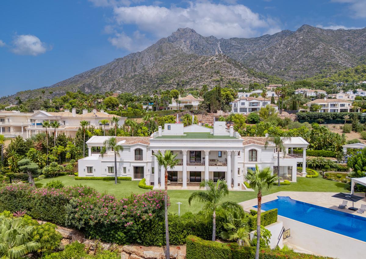 Villa Detached in Sierra Blanca