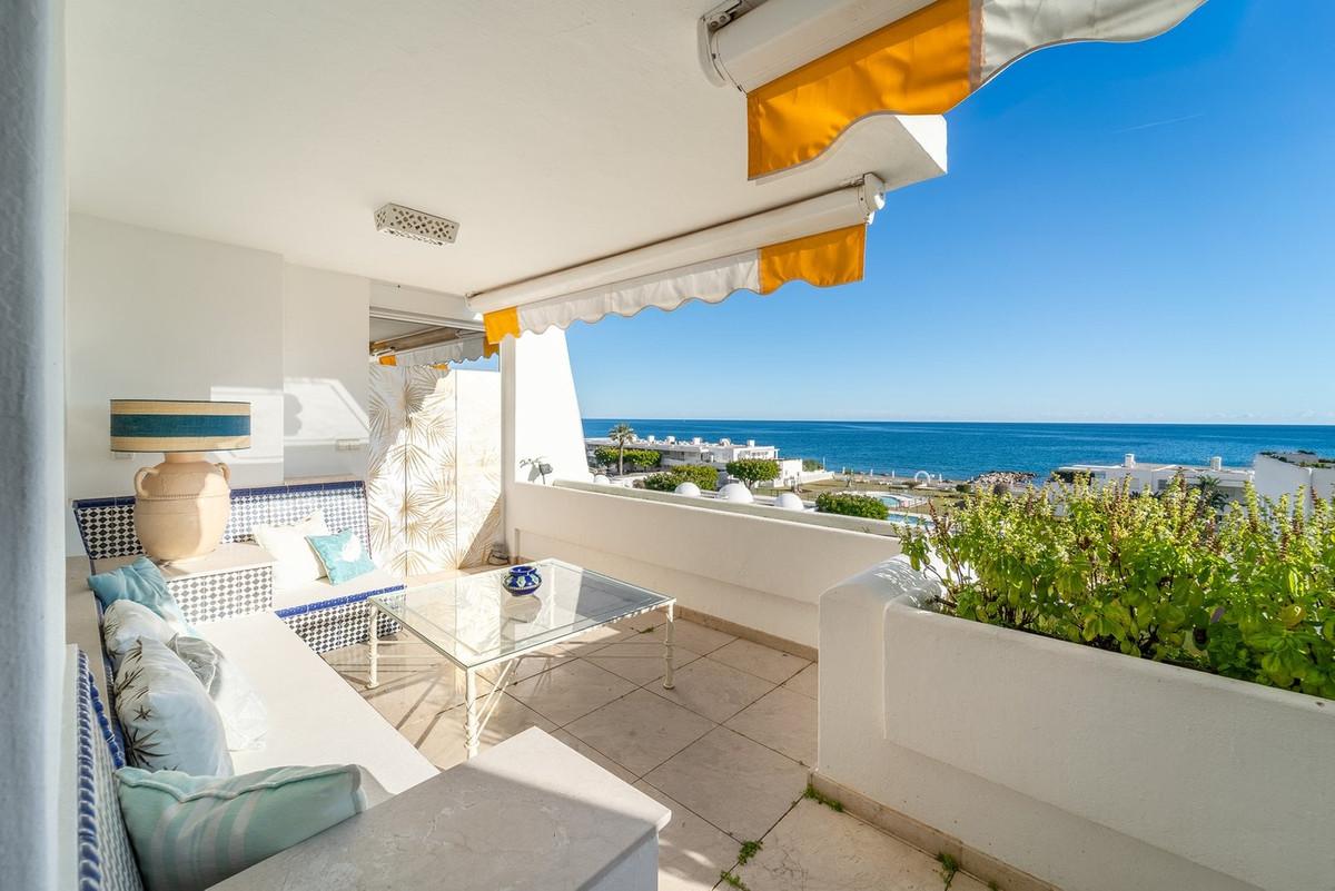 Apartment Middle Floor in Guadalmina Baja