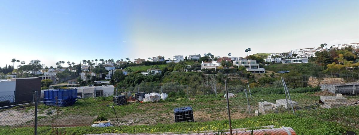 Plot Residential in Nueva Andaluc&iacute;a