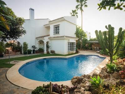 R5498266, Villa Detached in M&aacute;laga Este