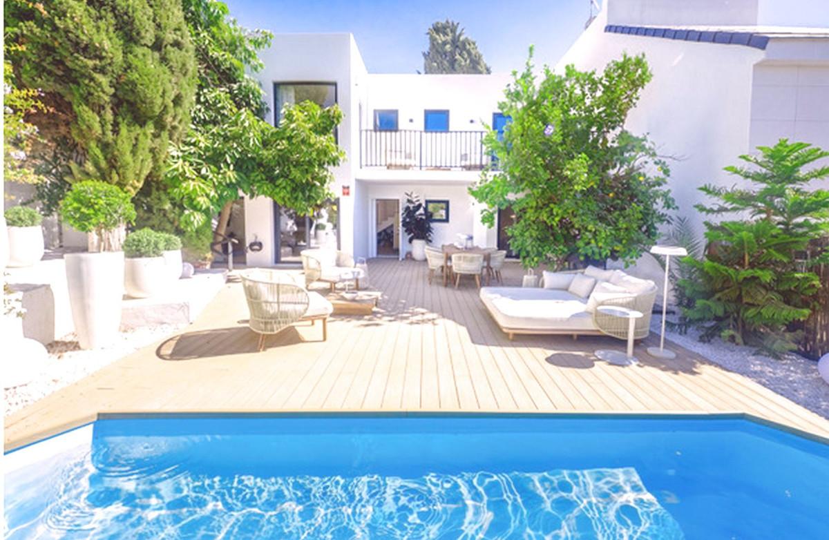 Villa Semi Detached in Los Pacos