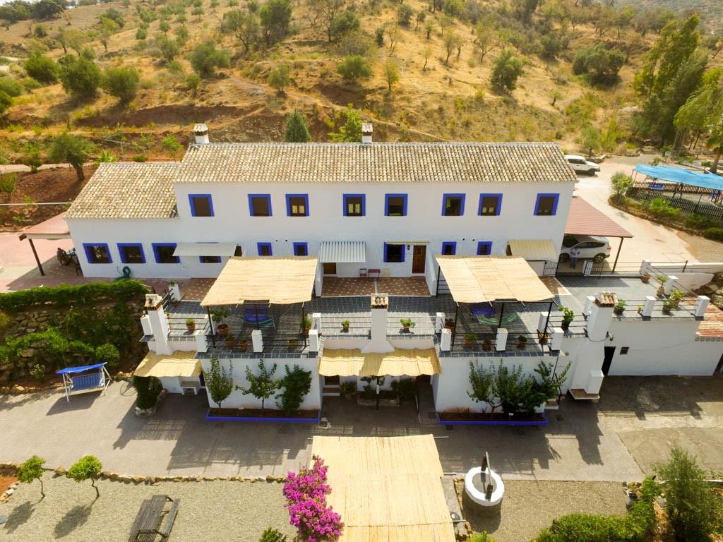 Commercial Hotel in Guaro