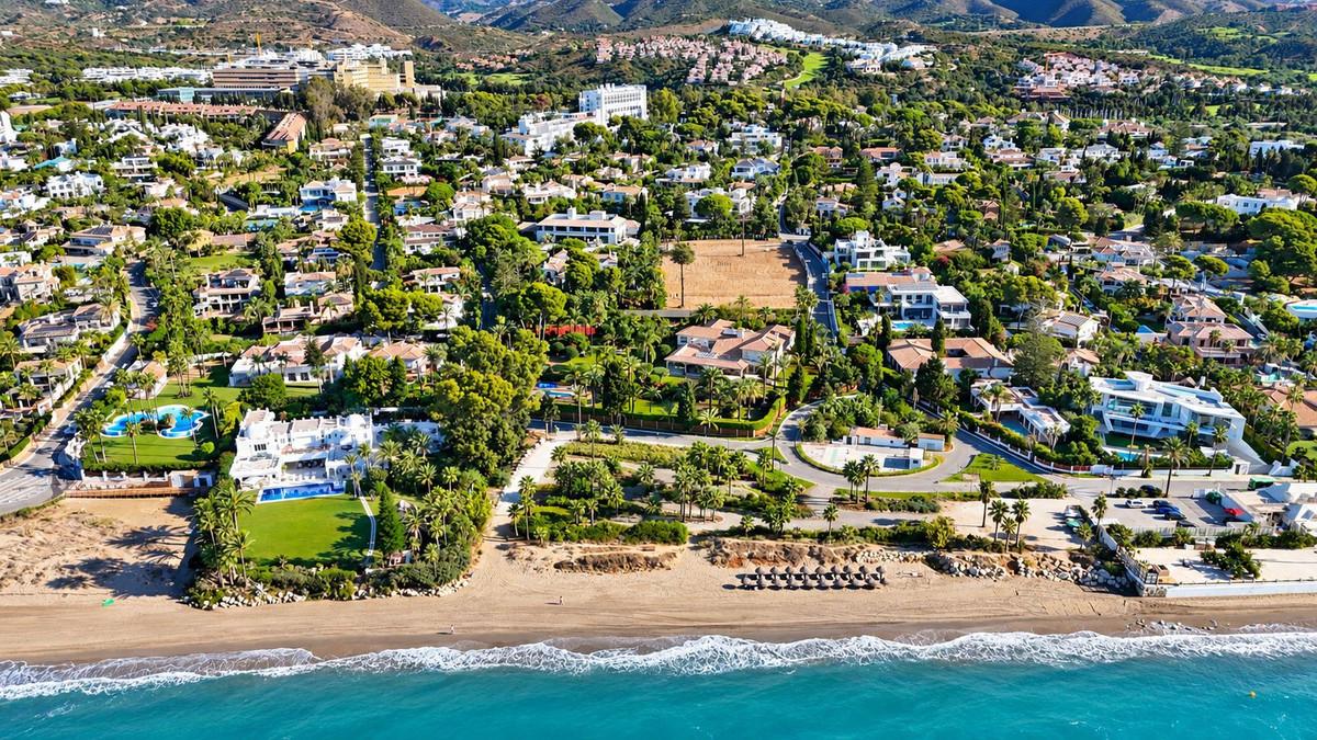 Plot Residential in Los Monteros