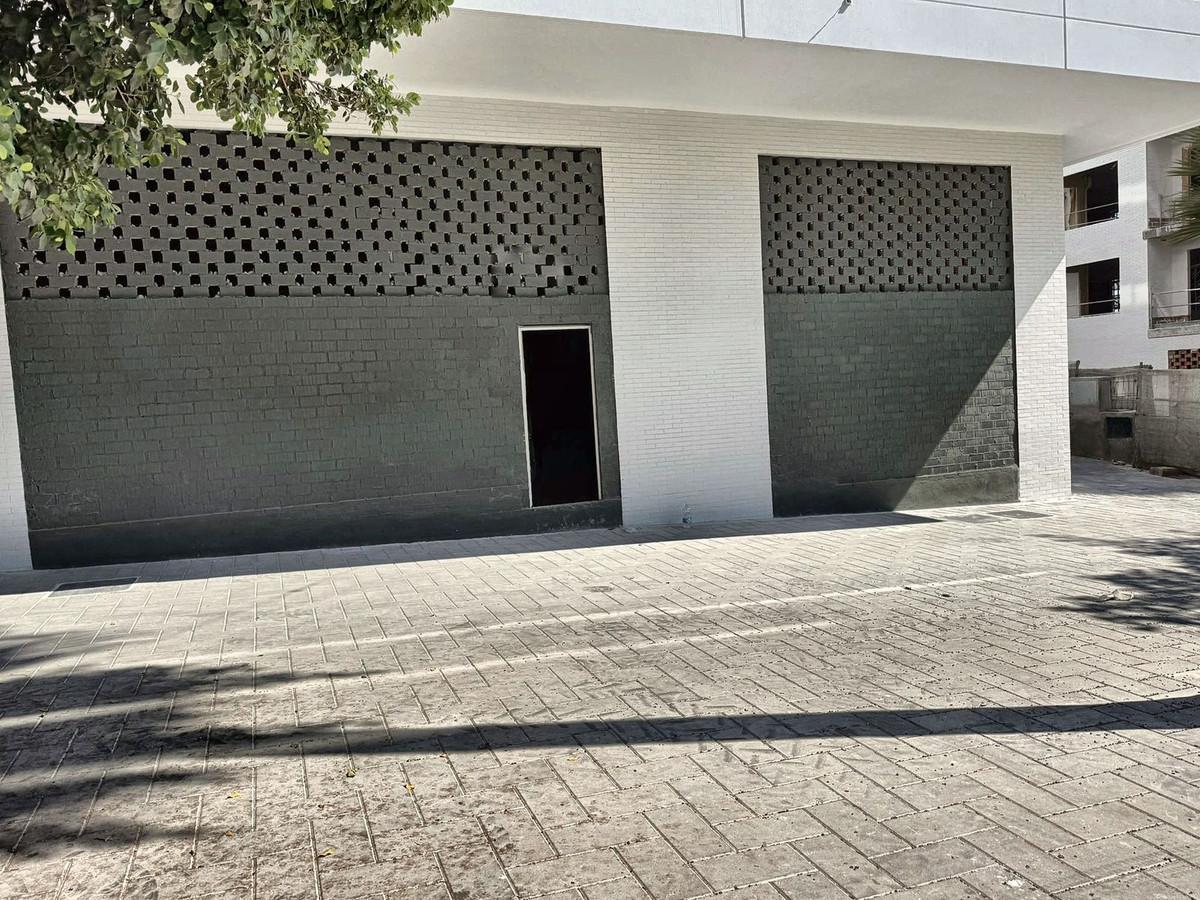 Commercial Commercial Premises in Nueva Andaluc&iacute;a