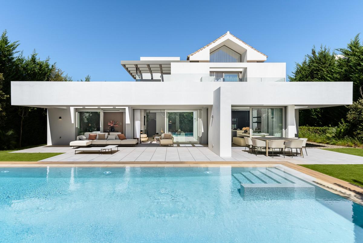 House Detached Villa in Estepona