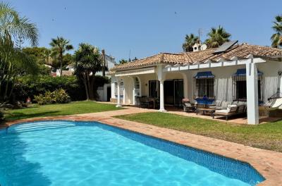 R5509957, Villa Detached in Estepona