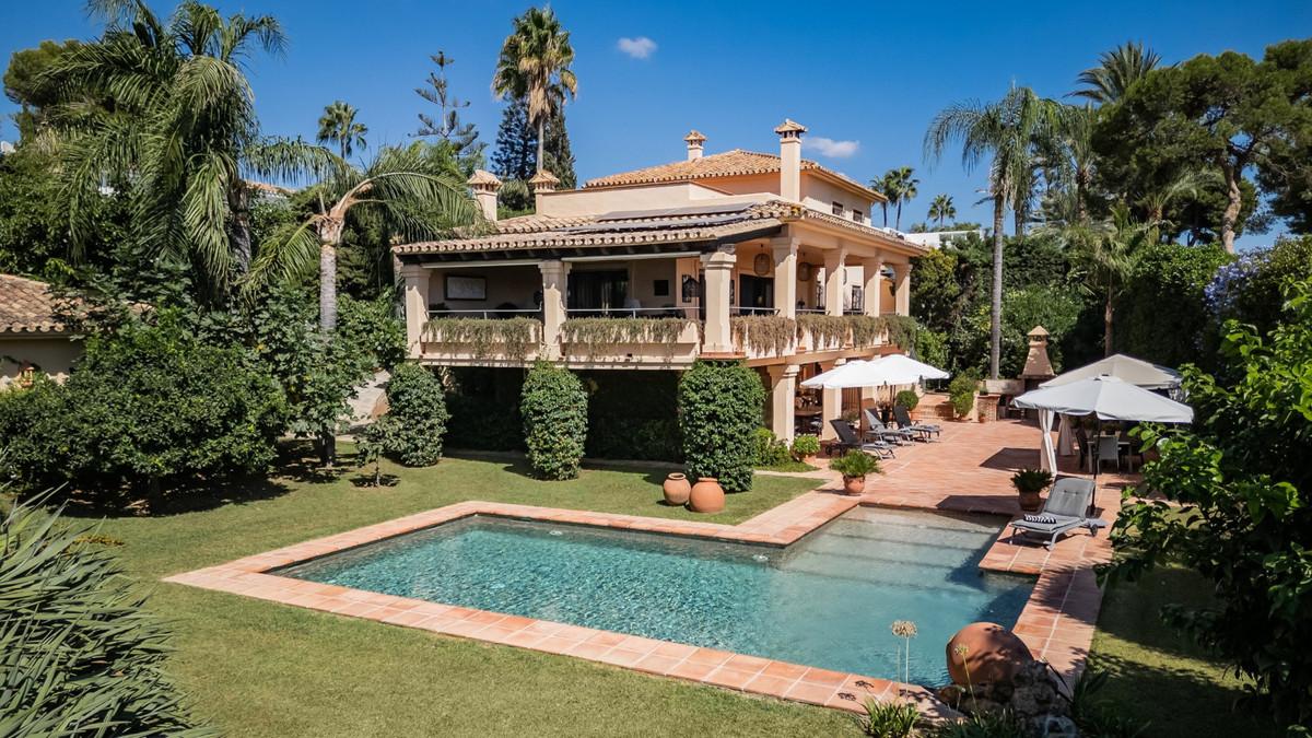 Villa Detached in Los Monteros