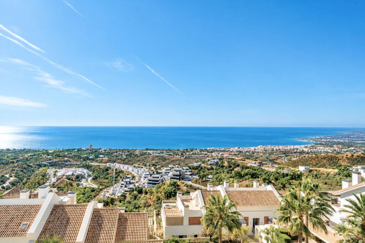 Apartment Penthouse in Altos de los Monteros