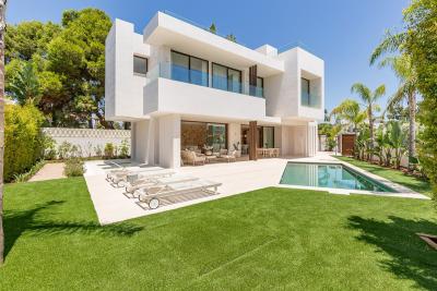 R5528398, Villa Detached in Puerto Ban&uacute;s