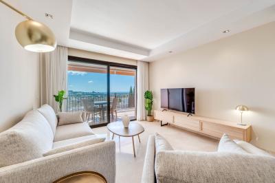 R5528437, Apartment Middle Floor in La Quinta