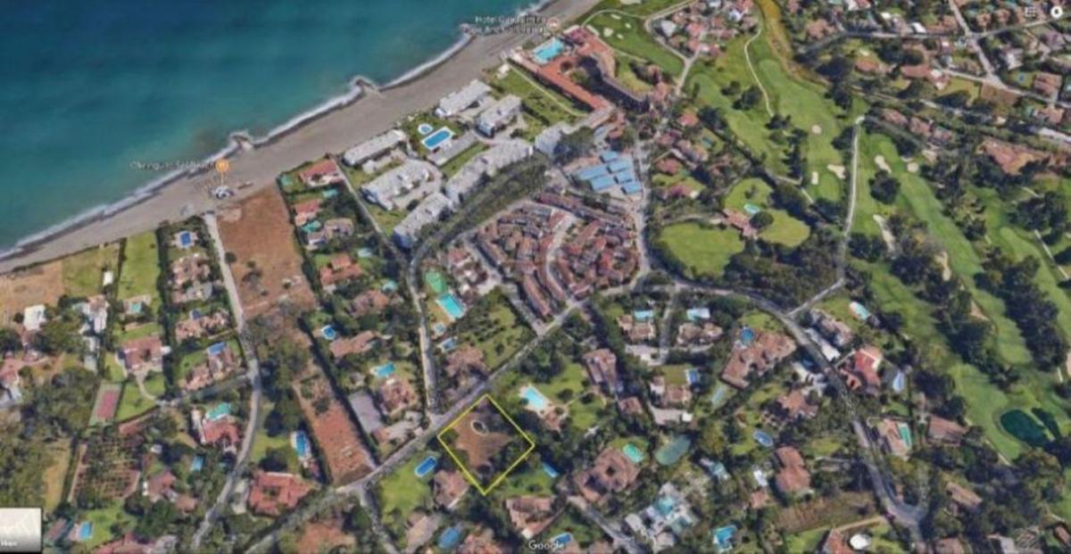 Plot Residential in Guadalmina Baja
