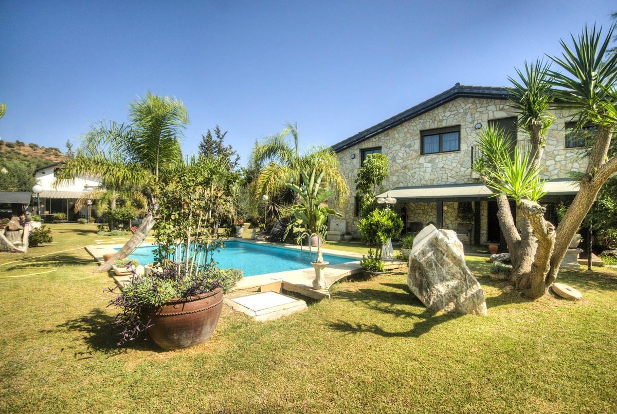 Villa Detached in Coín