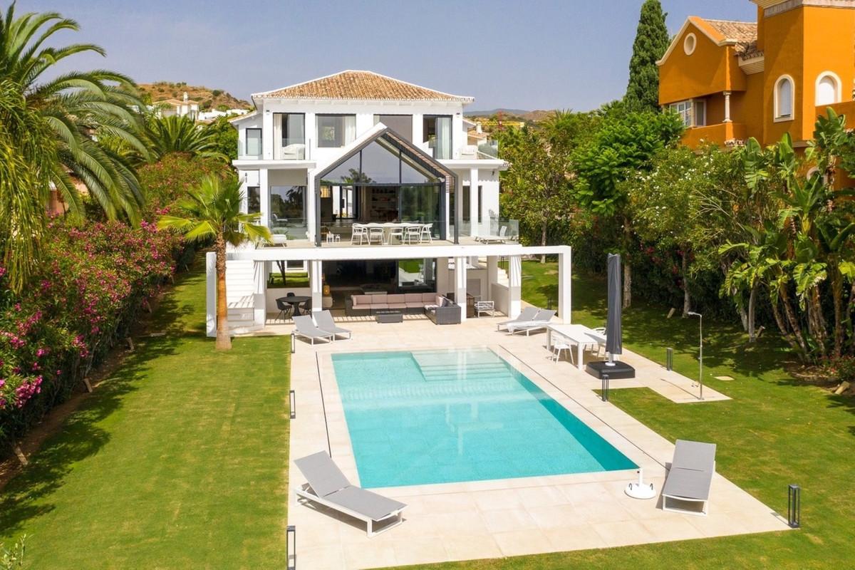 Villa Detached in Nueva Andalucía